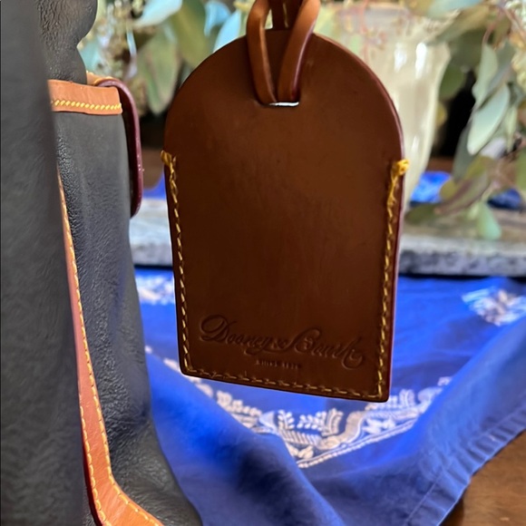 Classic Dooney and Bourke Bag - Picture 4 of 11